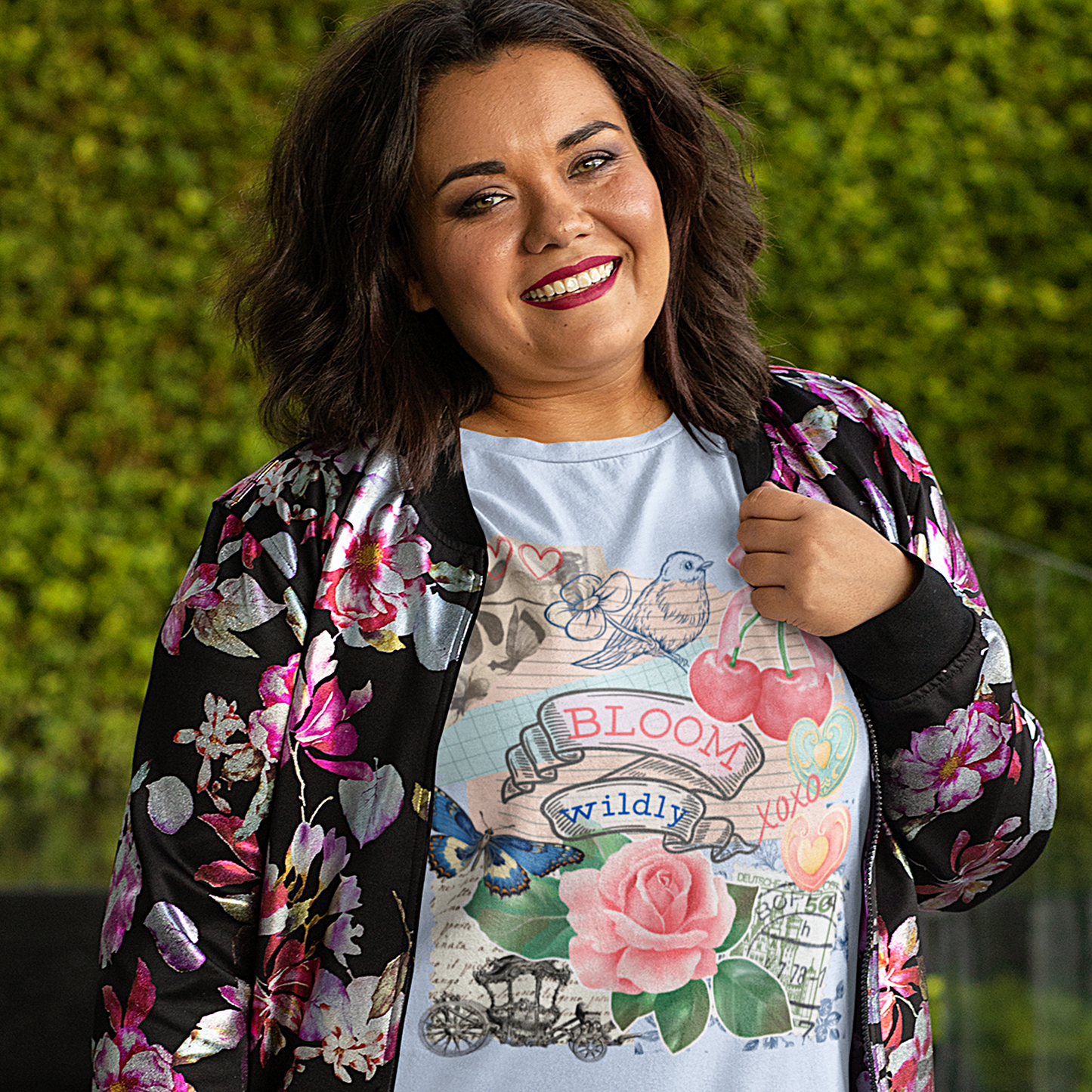 "Bloom Wildly" T-Shirt mit Vintage-Collage – für Selbstliebe & kreative Boho-Vibes S-5XL